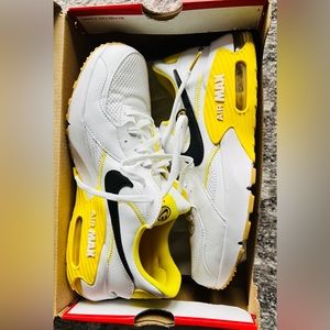 NIKE WOMENS AIR MAX EXCEE SNEAKER - WHITE